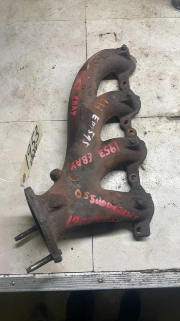 Chevrolet / GMC / Ram Suburban / 1500 Used Exhaust Manifold