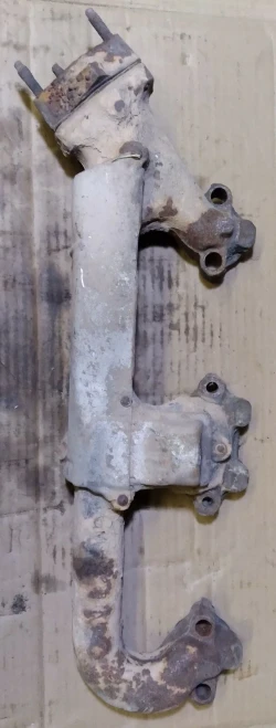 Chevrolet Camaro / Chevelle / Nova Right 307 engine 327 engine 350 engine 400 engine Used Exhaust Manifold