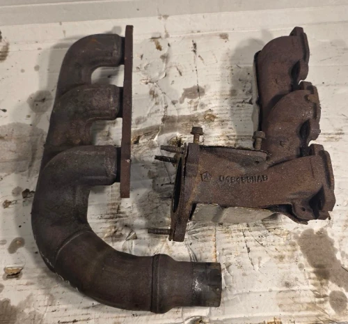 2004-2006 Chrysler Pacifica Left Right Pair Used Exhaust Manifold 04648911AB / 04648914AB