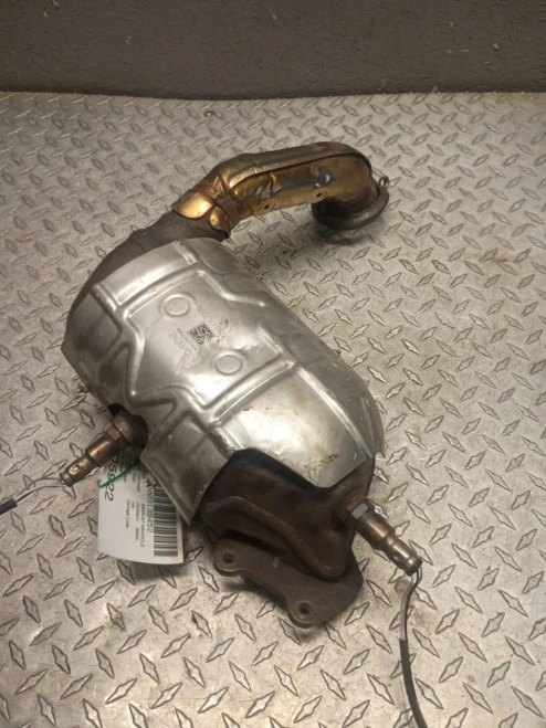 Chrysler / Plymouth Voyager Used Exhaust Manifold