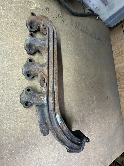 1975-1978 Ford Mustang Right 302 engine Used Exhaust Manifold D5ZE-9430-AC