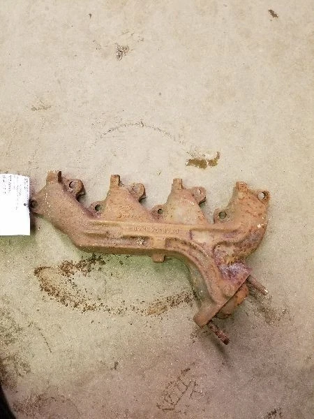 1977-1982 Ford F-250 6.6L Left 400 engine Used Exhaust Manifold D5AE-9431-AB