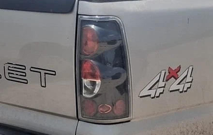2004-2005 Chevrolet Silverado 1500 Passenger RH Tail Light Lamp OEM OEM used OEM tail light assembly