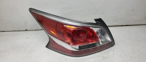 15 2015 Nissan Altima Driver LH Tail Light Lens OEM used OEM tail light assembly