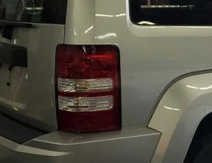 2008-2012 Jeep Liberty Passenger RH Quarter Mounted Tail Light Lamp OEM OEM used OEM tail light assembly