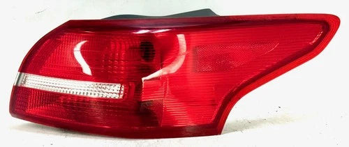 2015-2018 Ford Focus Passenger RH Tail Light Sedan Quarter Mounted OEM used OEM tail light assembly