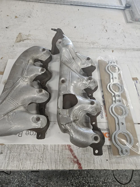 2007-2013 GMC Sierra / Yukon 4.8L / 5.3L / 6.0L Used OEM Exhaust Manifold