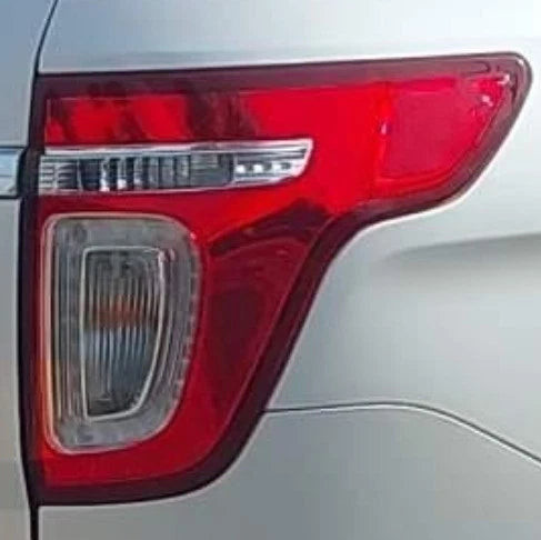 2011-2015 Ford Explorer RH Passenger Tail Light Lamp OEM used OEM tail light assembly
