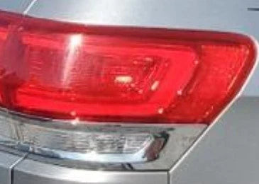 2014-2021 Jeep Grand Cherokee RH Passenger Quarter Panel Mounted Tail Light used OEM tail light assembly