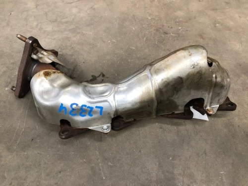 2001-2006 Lexus LS430 4.3L Left Header V8 Used OEM Exhaust Manifold LOT2334
