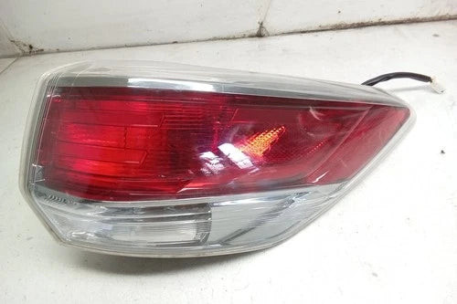 14 2014 Toyota Highlander Passenger RH Quarter Mounted Tail Light Lamp OEM used OEM tail light assembly