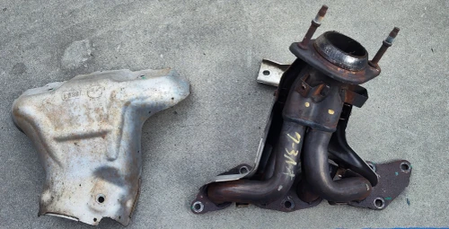 2010-2012 Mazda Mazda 3 / CX-7 / 2 2.5L Used Exhaust Manifold