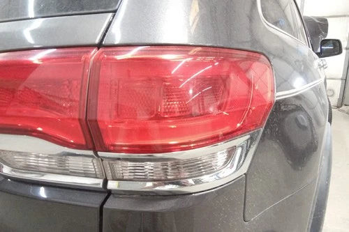 2014-2019 Jeep Grand Cherokee Passenger RH Quarter Mounted Tail Light Lamp OEM used OEM tail light assembly