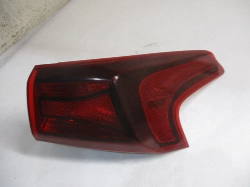 Hyundai Santa Fe RH Passenger Outer Tail Brake Light Lamp OEM OEM used OEM tail light assembly