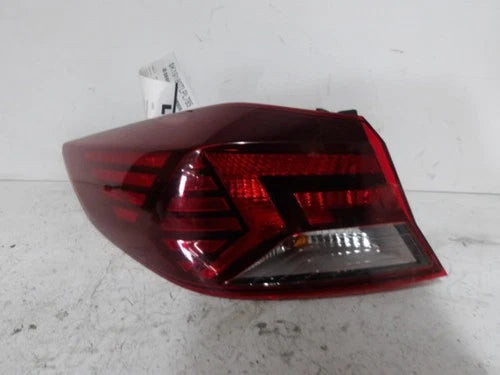 2019-2020 Hyundai Elantra Driver LH Tail Light Lamp OEM used OEM tail light assembly