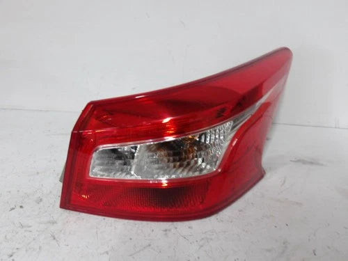 2016-2019 Nissan Sentra Passenger RH Tail Light Lamp OEM used OEM tail light assembly