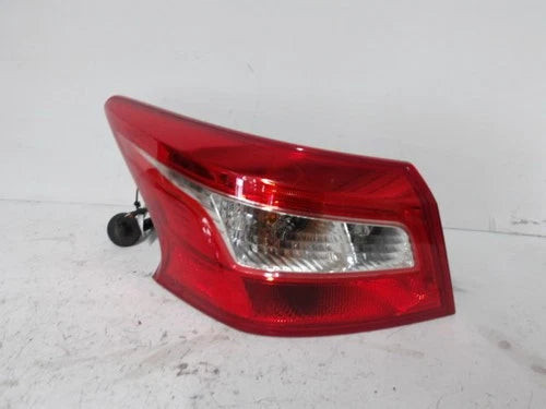 2016-2019 Nissan Sentra Driver LH Tail Light Lamp OEM used OEM tail light assembly