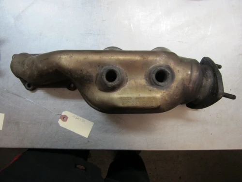 2004-2007 Volkswagen Touareg 4.2L Left Used Exhaust Manifold 077253033T