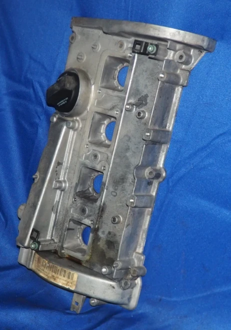 1997-2000 Audi / Volkswagen A4 / Passat 1.8L Used Valve Cover 058103475F