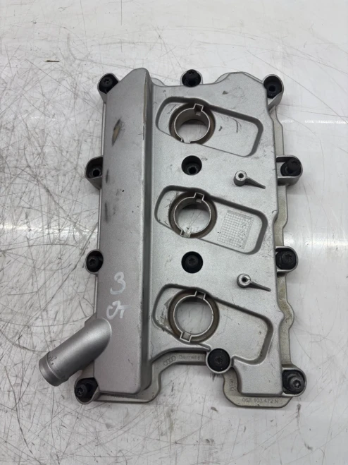Audi Q5 3.2L FSI Used Valve Cover 06E103472N