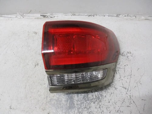 2015-2016 Jeep Grand Cherokee Passenger RH Tail Light Lamp OEM used OEM tail light assembly