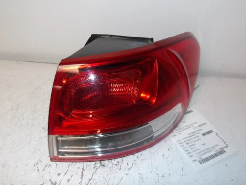2016-2018 Kia Sorento Passenger RH Tail Light Lamp OEM used OEM tail light assembly