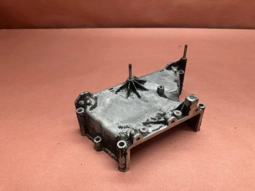 1994-1995 BMW E34 / E32 3.0L Upper Right Used OEM Timing Cover