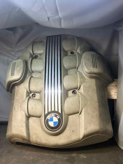 2002-2005 BMW 745I 4.4L Used OEM Engine Cover 11617511559