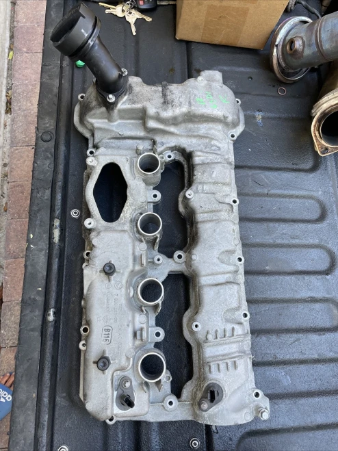 2011-2013 BMW X5 4.4L Right N63 Used OEM Valve Cover 11127566283