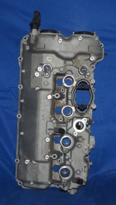 2016-2023 BMW M5 / 750i / X5 4.4L Left V8 Used OEM Valve Cover 11128601707