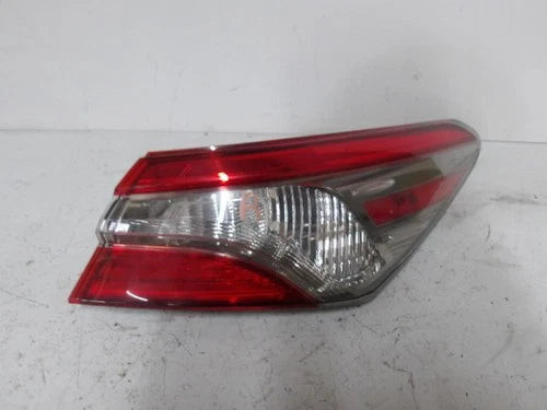 2018-2019 Toyota Camry Passenger RH Tail Light Lamp OEM used OEM tail light assembly