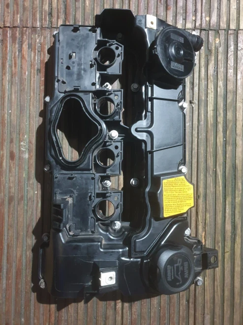 BMW E60 / E81 / E82 / E88 / E90 / E91 / E92 N43 Used Valve Cover 11127553626