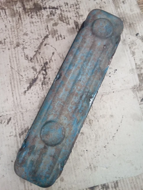 1971 Buick Skylark / Riviera / LeSabre Right V8 350 engine 340 engine Used Valve Cover