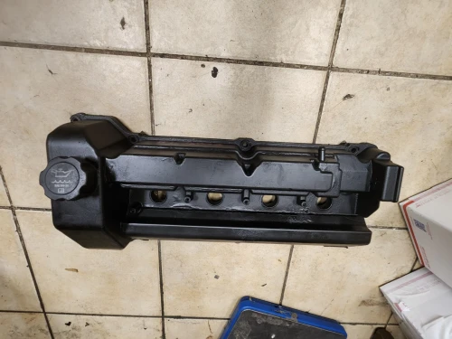 2004-2005 Cadillac DeVille Left Used Valve Cover