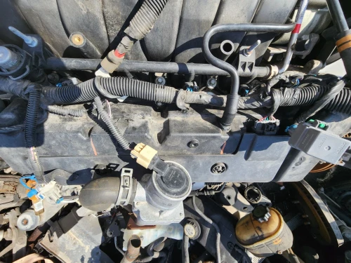 2004-2005 Cadillac DeVille Right Used Valve Cover