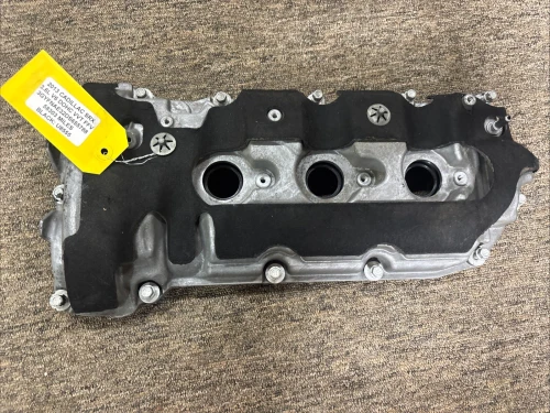 2013-2016 Cadillac SRX 3.6L Right Used OEM Valve Cover 12653692