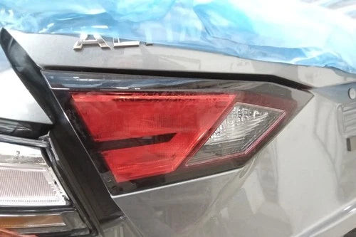 19 20 21 22 23 24 Nissan Altima Driver LH Decklid Mounted Tail Light Lamp OEM used OEM tail light assembly