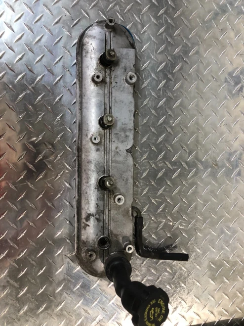 1999-2002 Chevrolet / GMC Silverado / Sierra 5.3L Right Used OEM Valve Cover