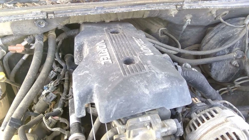 2000 Chevrolet Suburban 5.3L Used OEM Engine Cover