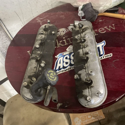 2000-2002 Chevrolet / GMC Tahoe / Silverado / Yukon 5.3L Left Right Used Valve Cover