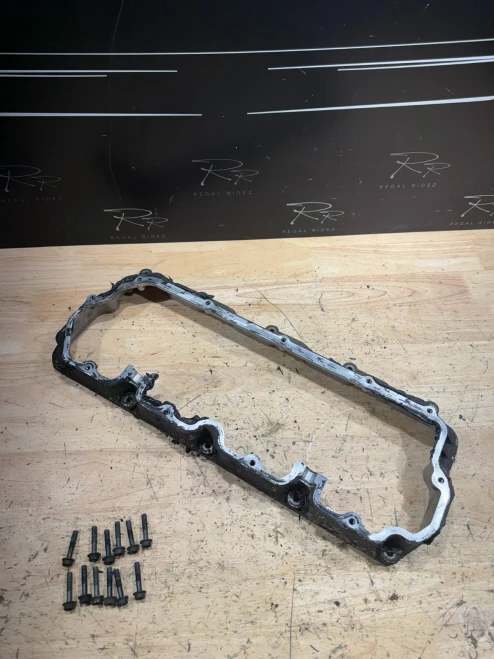 2001-2004 Chevrolet / GMC Silverado / Sierra Lower Right Diesel Used Valve Cover