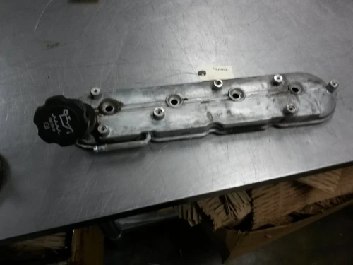 2005-2006 Chevrolet Tahoe 4.8L Right Used Valve Cover 12570697