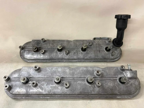 2011 Chevrolet / Ram Silverado / 1500 4.8L Left Right Used Valve Cover 12570696