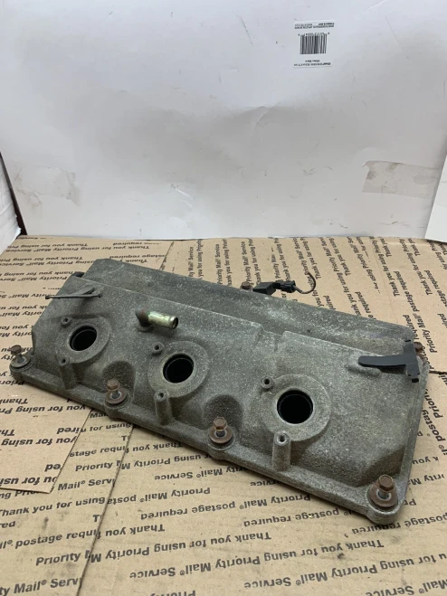 2004-2006 Chrysler Pacifica / 300 3.5L Left Used OEM Valve Cover