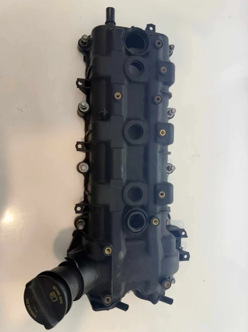 2017-2020 Chrysler Pacifica 3.6L Right Used Valve Cover 04893801AE