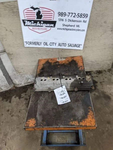 2005 Dodge Ram 1500 5.7L Left Used Valve Cover