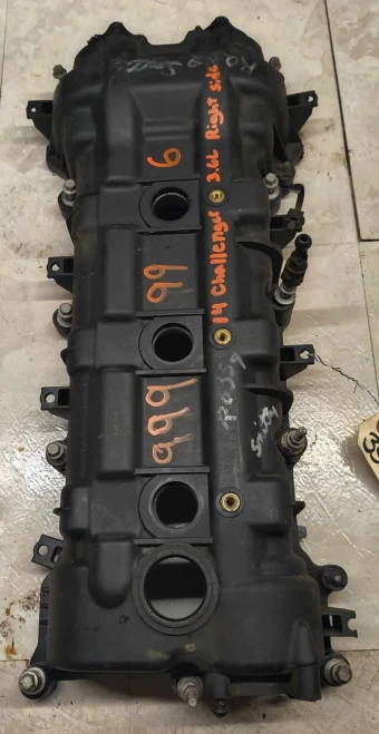 2011-2023 Dodge Challenger / Avenger / Caravan / Durango 3.6L Right Used OEM Valve Cover