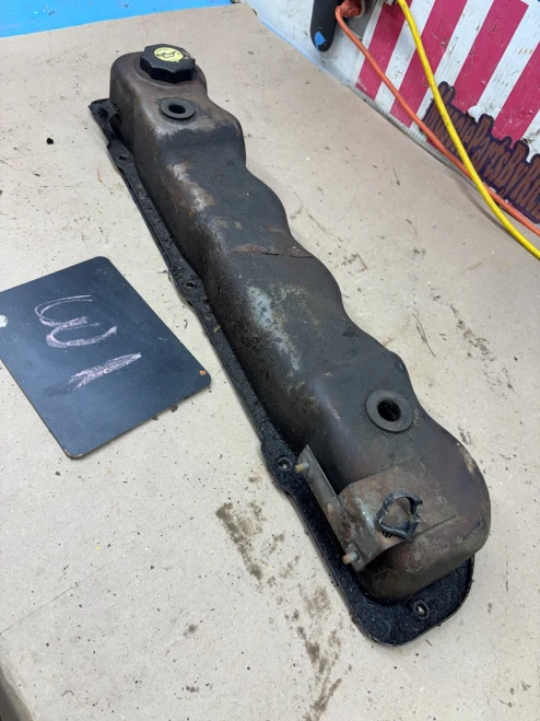 1987 Ford F-150 / F-250 / Bronco 4.9L Used OEM Valve Cover