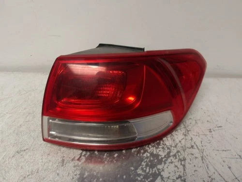 2016-2018 Kia Sorento Passenger RH Tail Light Lamp OEM used OEM tail light assembly