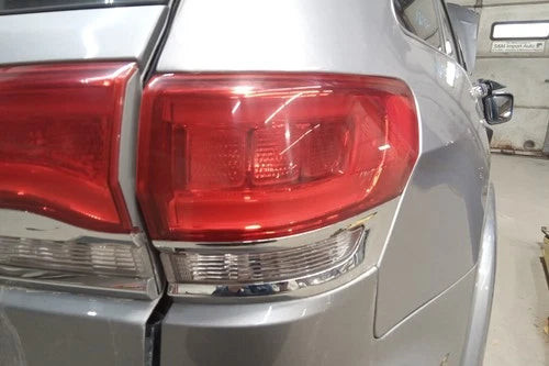 2020 Jeep Grand Cherokee Overland Passenger RH Quarter Mounted Tail Light OEM used OEM tail light assembly